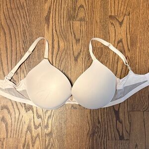 Victoria’s Secret uplift plunge 34DDD